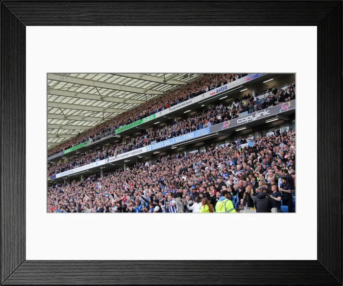 Framed Print : Intense Premier League Showdown: Brighton & Hove Albion vs Manchester United (4th May 2022)