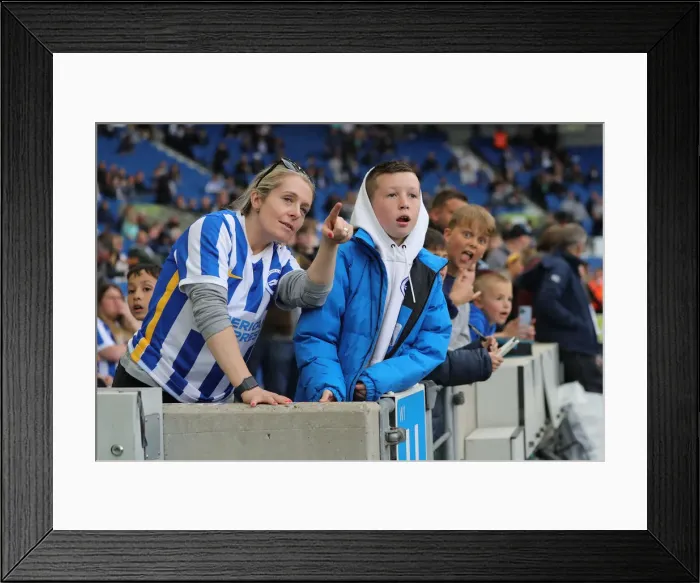 Framed Print : Intense Premier League Showdown: Brighton & Hove Albion vs Manchester United (7 May 2022)