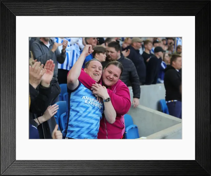 Framed Print : Intense Premier League Showdown: Brighton & Hove Albion vs Manchester United (7th May 2022)