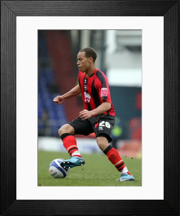 Framed Print : Brighton & Hove Albion: Star Midfielder Elliott Bennett in Action Framed Print : Brighton & Hove Albion: Star Midfielder Elliott Bennett in Action