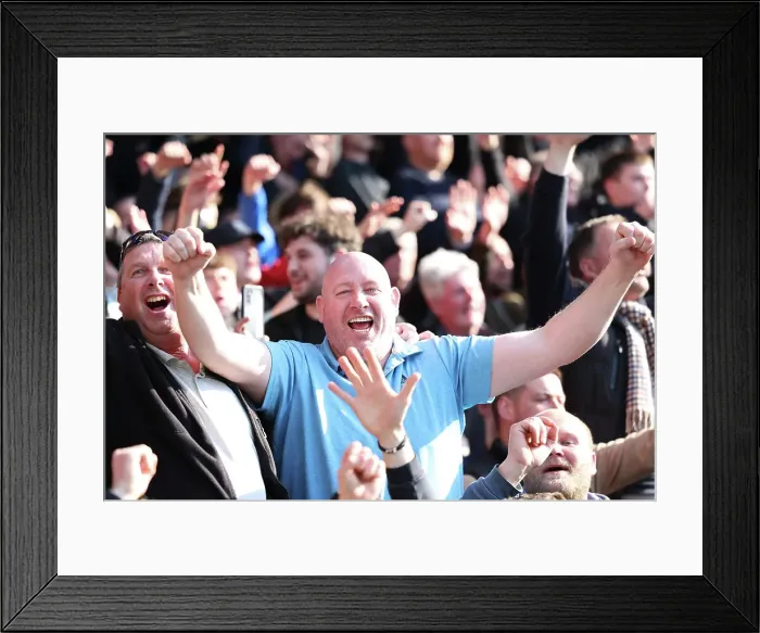 Framed Print : Premier League Battle: Chelsea vs. Brighton & Hove Albion (15APR23) Framed Print : Premier League Battle: Chelsea vs. Brighton & Hove Albion (15APR23)