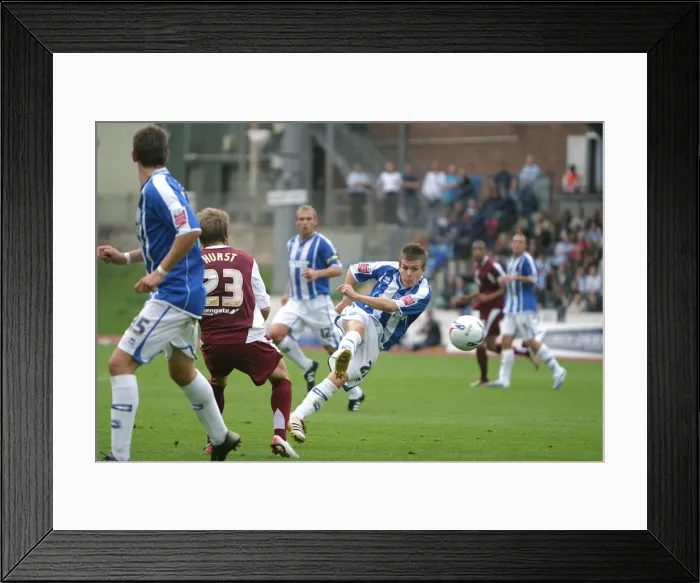 Framed Print : Dean Cox of Brighton & Hove Albion FC in Action: A Shooting Moment Framed Print : Dean Cox of Brighton & Hove Albion FC in Action: A Shooting Moment