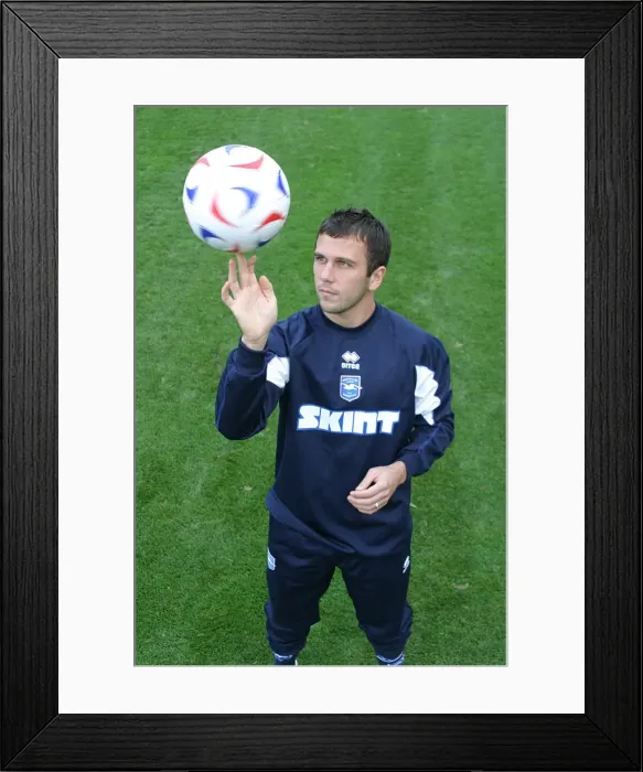 Framed Print : Brighton Star Wayne Henderson: Masterful Ball Handling Framed Print : Brighton Star Wayne Henderson: Masterful Ball Handling