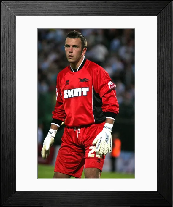 Framed Print : Wayne Henderson's Home Debut: Brighton & Hove Albion vs. Reading at Withdean Stadium - Goalkeeper in Action Framed Print : Wayne Henderson's Home Debut: Brighton & Hove Albion vs. Reading at Withdean Stadium - Goalkeeper in Action
