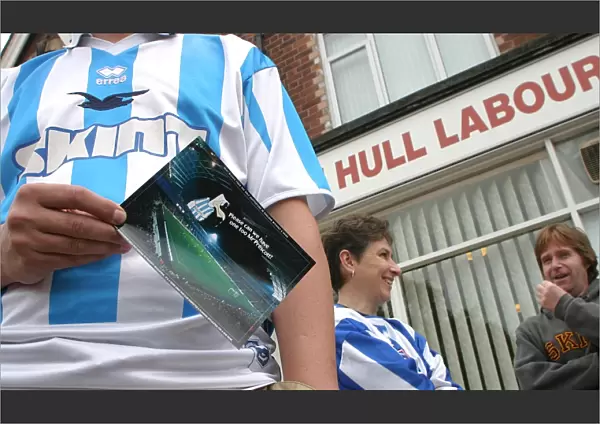 Albion fans deliver postcard to East Hull labour party