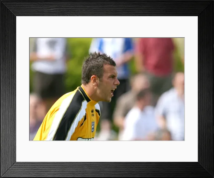 Framed Print : Wayne Henderson: Star Midfielder of Brighton and Hove Albion FC Framed Print : Wayne Henderson: Star Midfielder of Brighton and Hove Albion FC