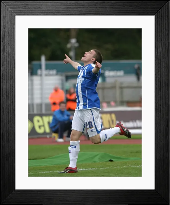 Framed Print : Dean Cox celebrates his first goal Framed Print : Dean Cox celebrates his first goal