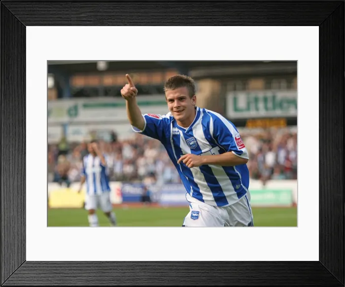 Framed Print : Dean Cox versus Leyton Orient Framed Print : Dean Cox versus Leyton Orient
