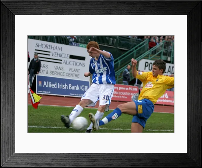 Framed Print : Tommy Fraser crosses the ball Framed Print : Tommy Fraser crosses the ball