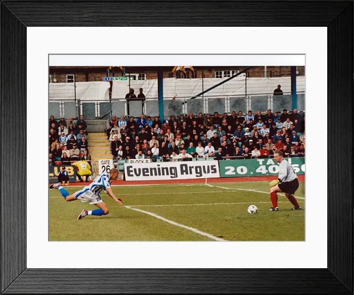 Framed Print : Zamora heads home Framed Print : Zamora heads home