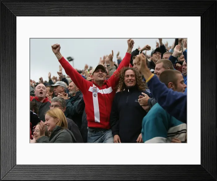 Framed Print : Gillingham Away Crowd 04 / 05 Framed Print : Gillingham Away Crowd 04 / 05