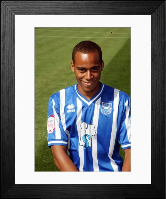 Framed Print : Elliott Bennett: A Former Star of Brighton & Hove Albion FC Framed Print : Elliott Bennett: A Former Star of Brighton & Hove Albion FC