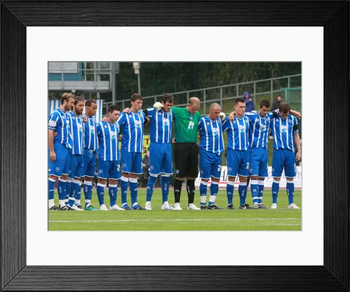 Framed Print : Brighton & Hove Albion: 2010-11 Home Season - Rochdale Match Framed Print : Brighton & Hove Albion: 2010-11 Home Season - Rochdale Match