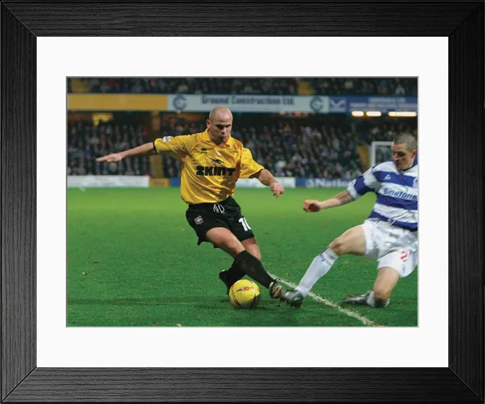 Framed Print : Charlie Oatway in action at Loftus Road 2003 / 04 Framed Print : Charlie Oatway in action at Loftus Road 2003 / 04