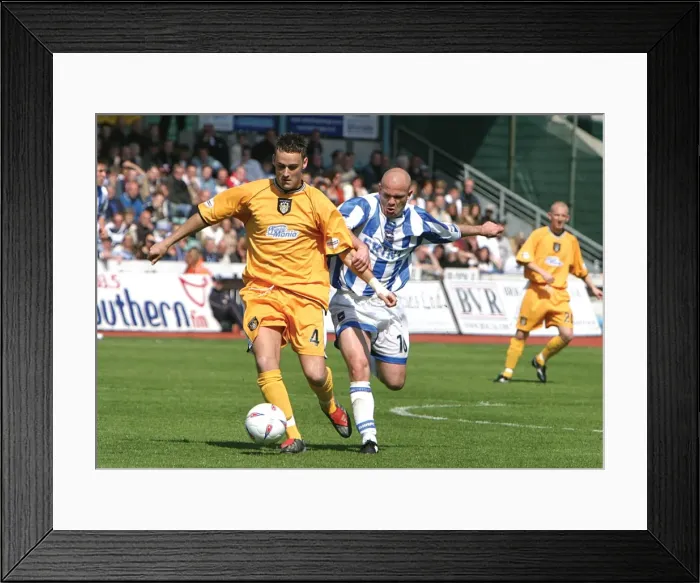 Framed Print : Charlie Oatway battles with Scott Oakes of Notts County 2003 / 04 Framed Print : Charlie Oatway battles with Scott Oakes of Notts County 2003 / 04