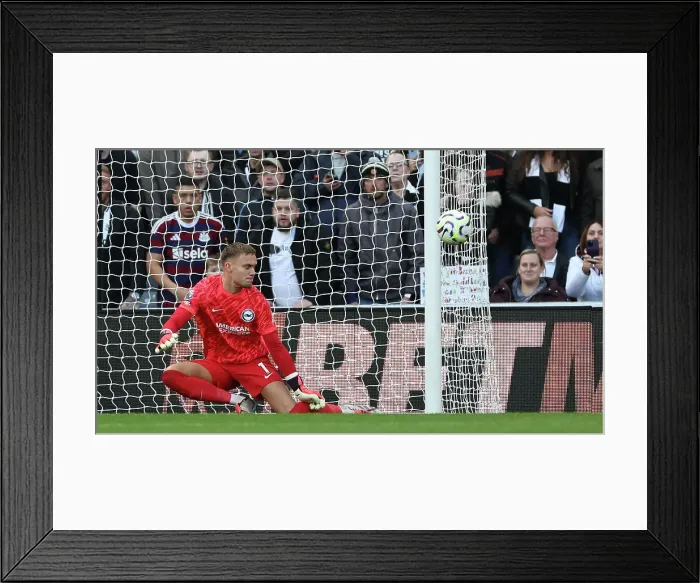 Framed Print : Newcastle United v Brighton and Hove Albion Premier League 19OCT24 Framed Print : Newcastle United v Brighton and Hove Albion Premier League 19OCT24