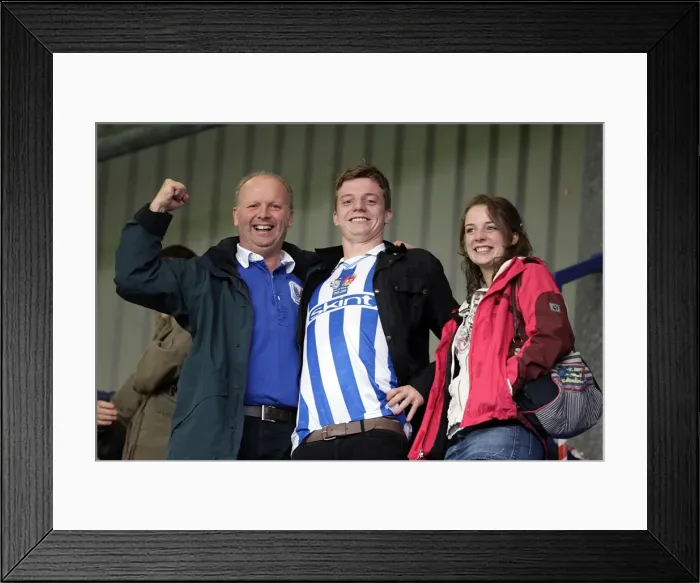Framed Print : Brighton & Hove Albion Away at Tranmere Rovers: 2010-11 Season Framed Print : Brighton & Hove Albion Away at Tranmere Rovers: 2010-11 Season