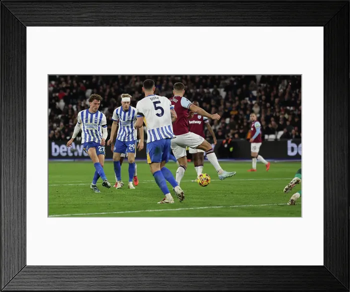 Framed Print : West Ham United v Brighton and Hove Albion Premier League 21DEC24 Framed Print : West Ham United v Brighton and Hove Albion Premier League 21DEC24