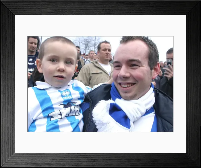 Framed Print : Away at Brentford 2007 Framed Print : Away at Brentford 2007