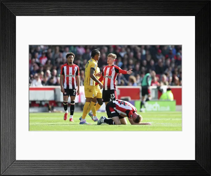 Framed Print : Brentford v Brighton and Hove Albion Premier League 19APR25 Framed Print : Brentford v Brighton and Hove Albion Premier League 19APR25