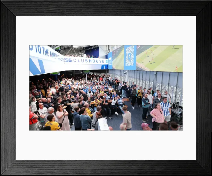 Framed Print : Brentford v Brighton and Hove Albion Premier League 19APR25 Framed Print : Brentford v Brighton and Hove Albion Premier League 19APR25