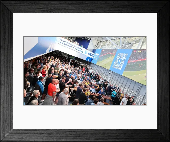 Framed Print : Brentford v Brighton and Hove Albion Premier League 19APR25 Framed Print : Brentford v Brighton and Hove Albion Premier League 19APR25