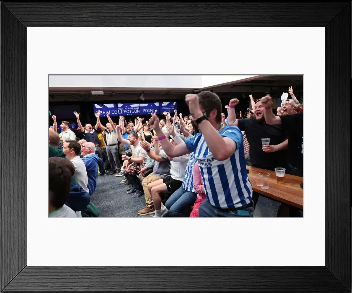 Framed Print : Brentford v Brighton and Hove Albion Premier League 19APR25 Framed Print : Brentford v Brighton and Hove Albion Premier League 19APR25