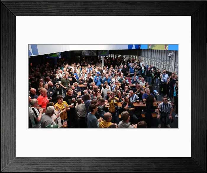Framed Print : Brentford v Brighton and Hove Albion Premier League 19APR25 Framed Print : Brentford v Brighton and Hove Albion Premier League 19APR25