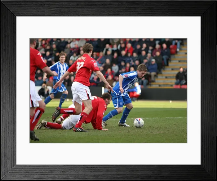 Framed Print : Brighton & Hove Albion's Jake Robinson in Thrilling Action Against Crewe Alexandra (3rd March 2007) Framed Print : Brighton & Hove Albion's Jake Robinson in Thrilling Action Against Crewe Alexandra (3rd March 2007)