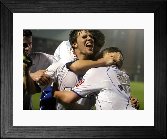 Framed Print : Dean Hammond celebrates his goal Framed Print : Dean Hammond celebrates his goal