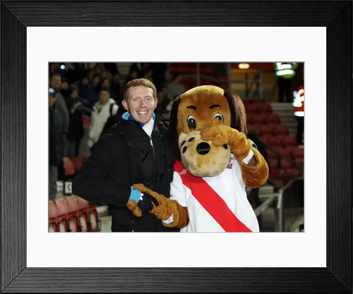 Framed Print : Brighton & Hove Albion FC: A Sea of Passion at Southampton (November 2010) Framed Print : Brighton & Hove Albion FC: A Sea of Passion at Southampton (November 2010)