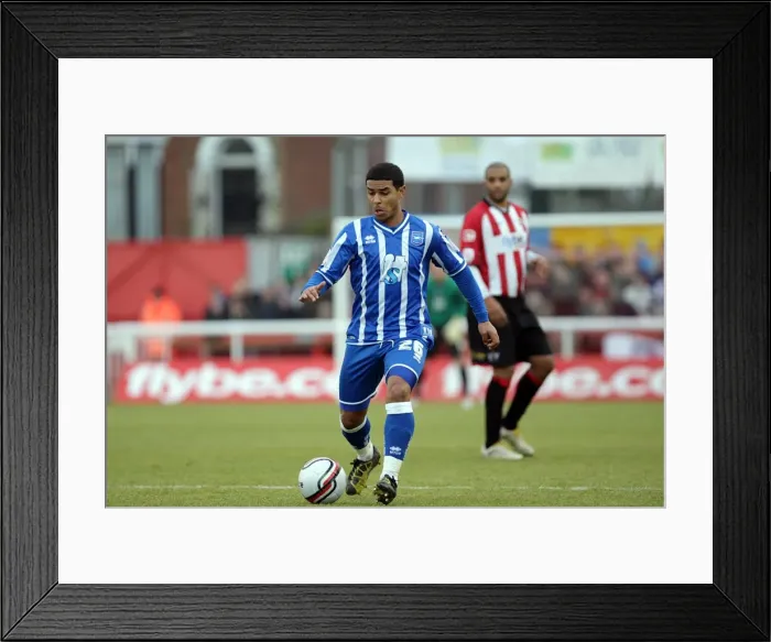 Framed Print : Brighton Midfielder Liam Bridcutt in Action Framed Print : Brighton Midfielder Liam Bridcutt in Action