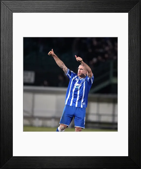 Framed Print : Brighton & Hove Albion vs Portsmouth: FA Cup Clash - Season 2010-11 (Home Game)