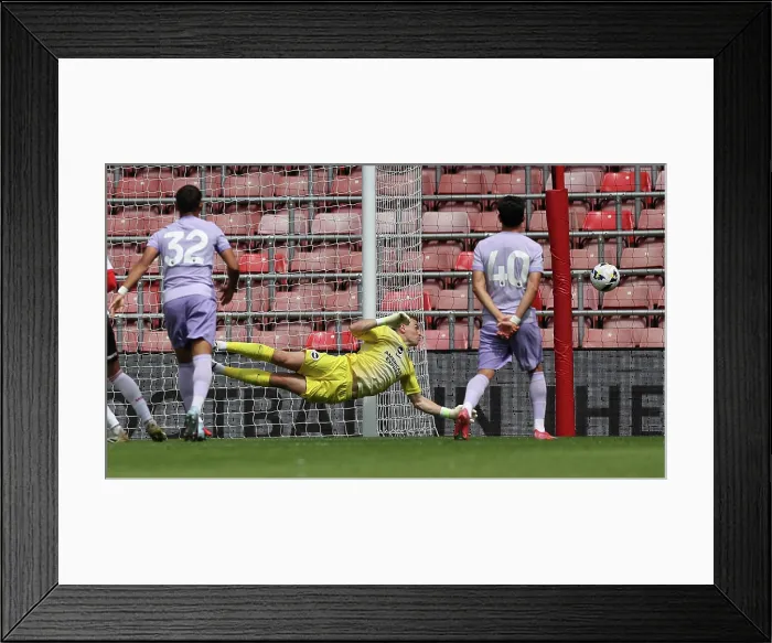 Framed Print : Southampton v Brighton and Hove Albion Pre Season Friendly 02AUG25 Framed Print : Southampton v Brighton and Hove Albion Pre Season Friendly 02AUG25