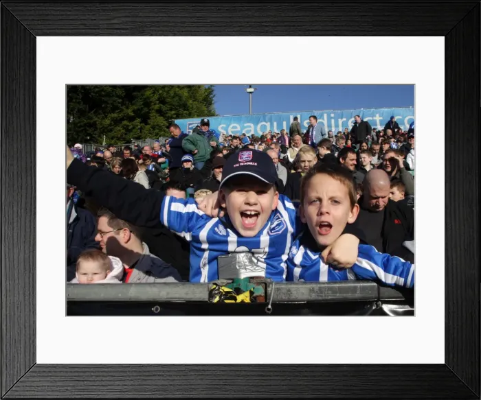 Framed Print : Brighton & Hove Albion vs Hartlepool United: 2010-11 Home Game Framed Print : Brighton & Hove Albion vs Hartlepool United: 2010-11 Home Game