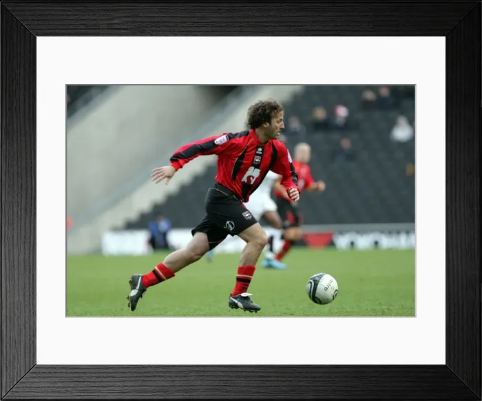 Framed Print : Brighton & Hove Albion vs MK Dons: 2010-11 Away Game Framed Print : Brighton & Hove Albion vs MK Dons: 2010-11 Away Game