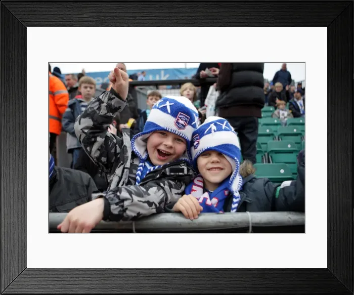Framed Print : Brighton & Hove Albion vs. Tranmere Rovers: 2010-11 Home Season Framed Print : Brighton & Hove Albion vs. Tranmere Rovers: 2010-11 Home Season