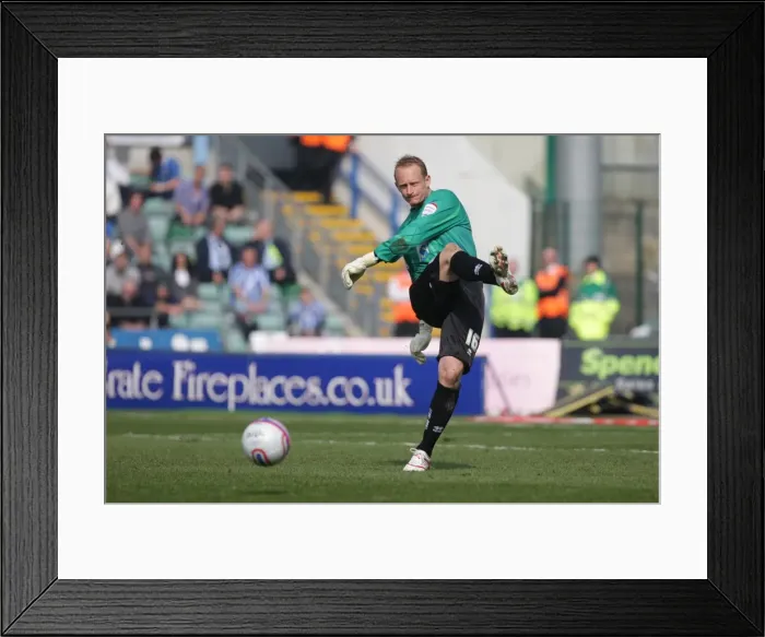 Framed Print : Brighton & Hove Albion vs Swindon Town: 2010-11 Home Season Framed Print : Brighton & Hove Albion vs Swindon Town: 2010-11 Home Season
