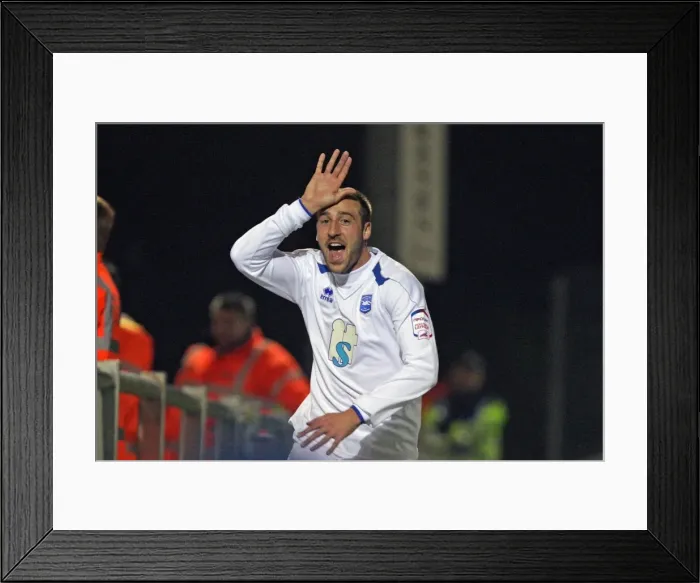 Framed Print : Brighton & Hove Albion: 2010-11 Away Game at Dagenham & Redbridge Framed Print : Brighton & Hove Albion: 2010-11 Away Game at Dagenham & Redbridge