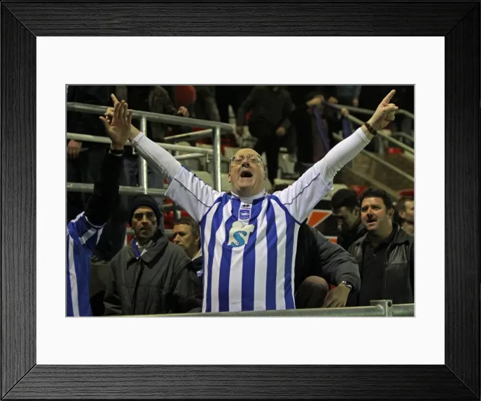 Framed Print : Fans Dagenham 29MAR11 PH 0933 Framed Print : Fans Dagenham 29MAR11 PH 0933