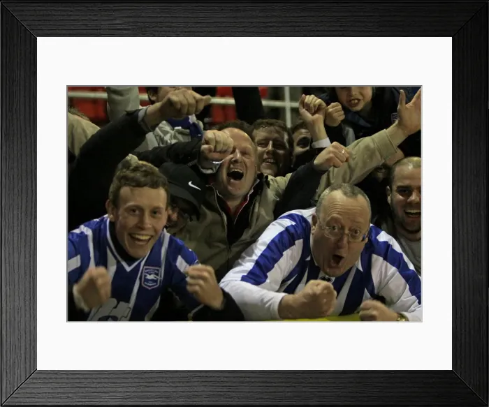 Framed Print : Fans Dagenham 29MAR11 PH 0936 Framed Print : Fans Dagenham 29MAR11 PH 0936