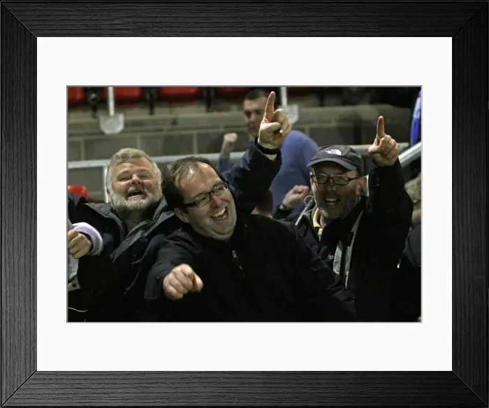 Framed Print : Fans Dagenham 29MAR11 PH 0940 Framed Print : Fans Dagenham 29MAR11 PH 0940