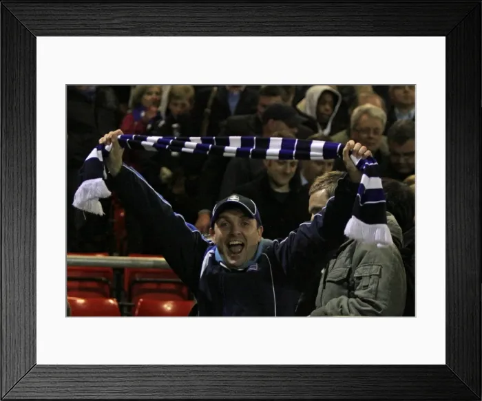 Framed Print : Fans Dagenham 29MAR11 PH 0946 Framed Print : Fans Dagenham 29MAR11 PH 0946