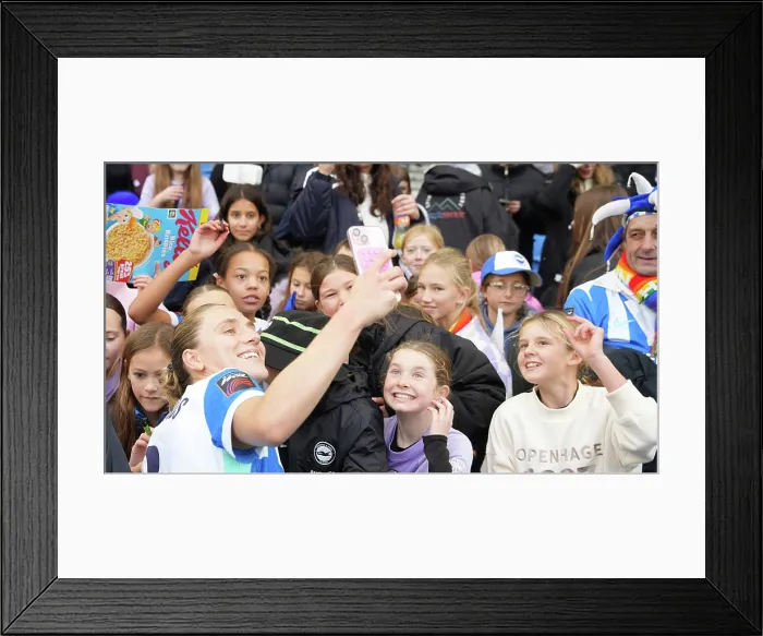 Framed Print : Brighton and Hove Albion Women v Leicester City Women Women's Super League 16NOV25 Framed Print : Brighton and Hove Albion Women v Leicester City Women Women's Super League 16NOV25