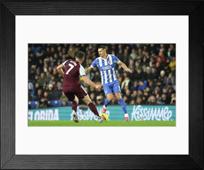 Framed Print : Brighton and Hove Albion v Aston Villa Premier League 03DEC25 Framed Print : Brighton and Hove Albion v Aston Villa Premier League 03DEC25