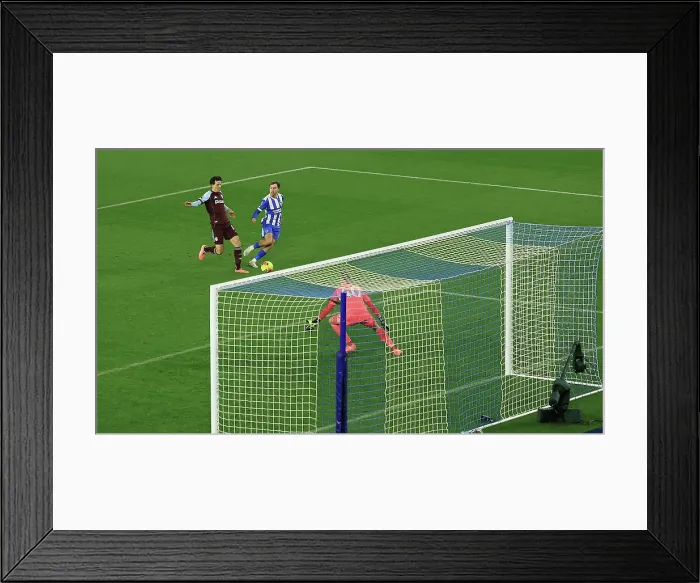 Framed Print : Brighton and Hove Albion v Aston Villa Premier League 03DEC25 Framed Print : Brighton and Hove Albion v Aston Villa Premier League 03DEC25