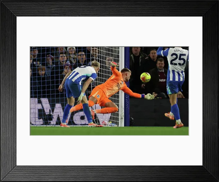 Framed Print : Brighton and Hove Albion v Aston Villa Premier League 03DEC25 Framed Print : Brighton and Hove Albion v Aston Villa Premier League 03DEC25