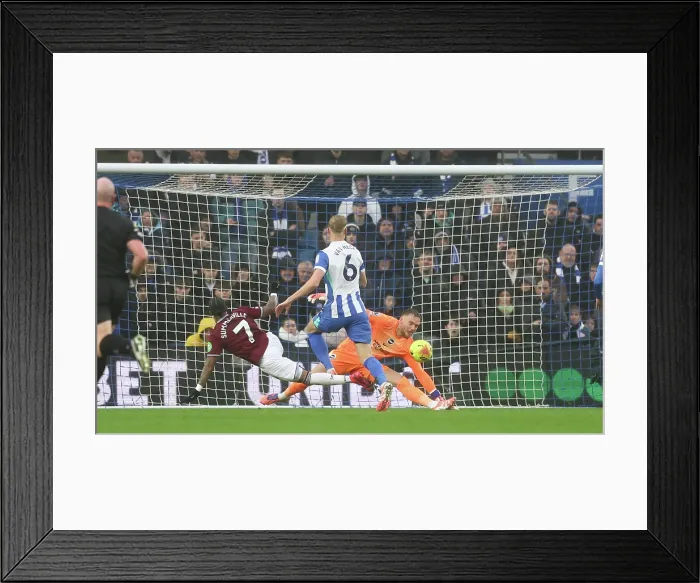 Framed Print : Brighton and Hove Albion v West Ham United Premier League 07DEC25 Framed Print : Brighton and Hove Albion v West Ham United Premier League 07DEC25