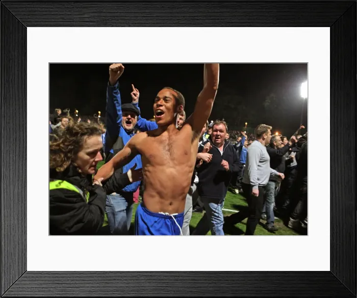 Framed Print : Brighton & Hove Albion: 2010-11 Season Home Games vs. Dagenham & Redbridge Framed Print : Brighton & Hove Albion: 2010-11 Season Home Games vs. Dagenham & Redbridge