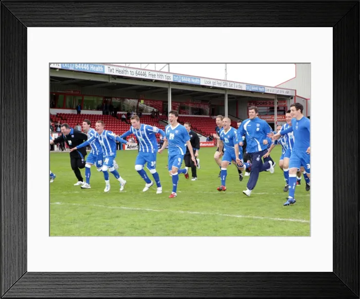 Framed Print : Brighton & Hove Albion: League 1 Title Win - Triumphant On-Pitch Celebration, April 2011 Framed Print : Brighton & Hove Albion: League 1 Title Win - Triumphant On-Pitch Celebration, April 2011